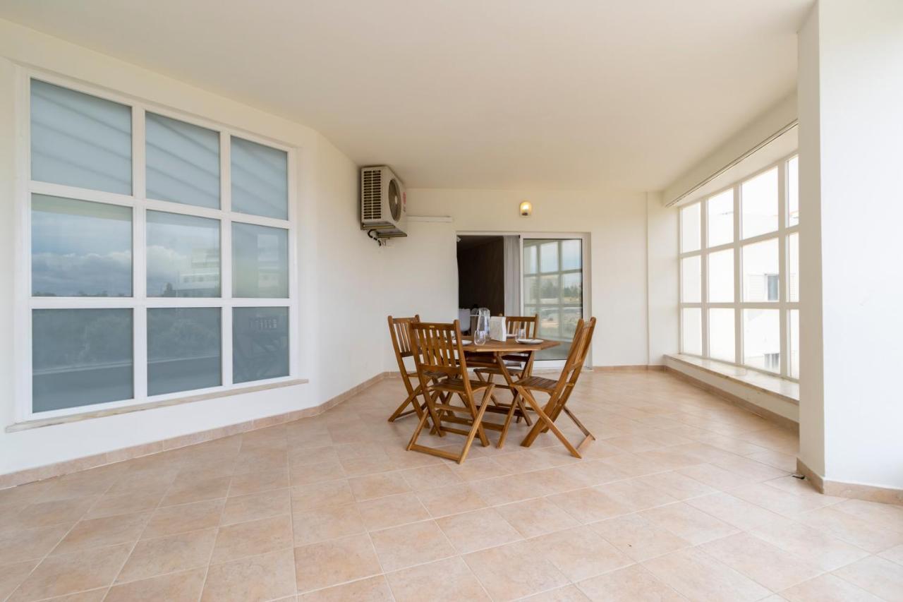 Spaceful Apartment In Albufeira Exterior photo